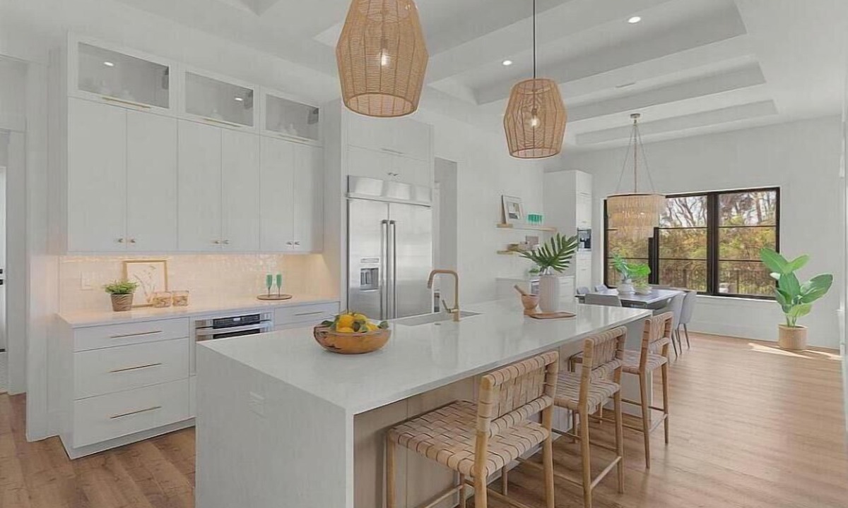 Ponte Vedra Beach House | Spacious 5 bedroom house with hot tub and pool, minute walk to the beach.
