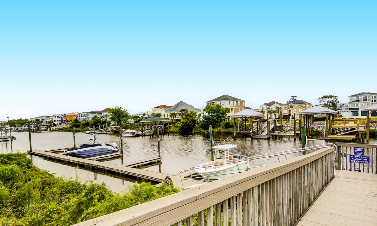 Carolina Yacht Landing Condo | Lakefront condo with pool, hot tub, close to beach