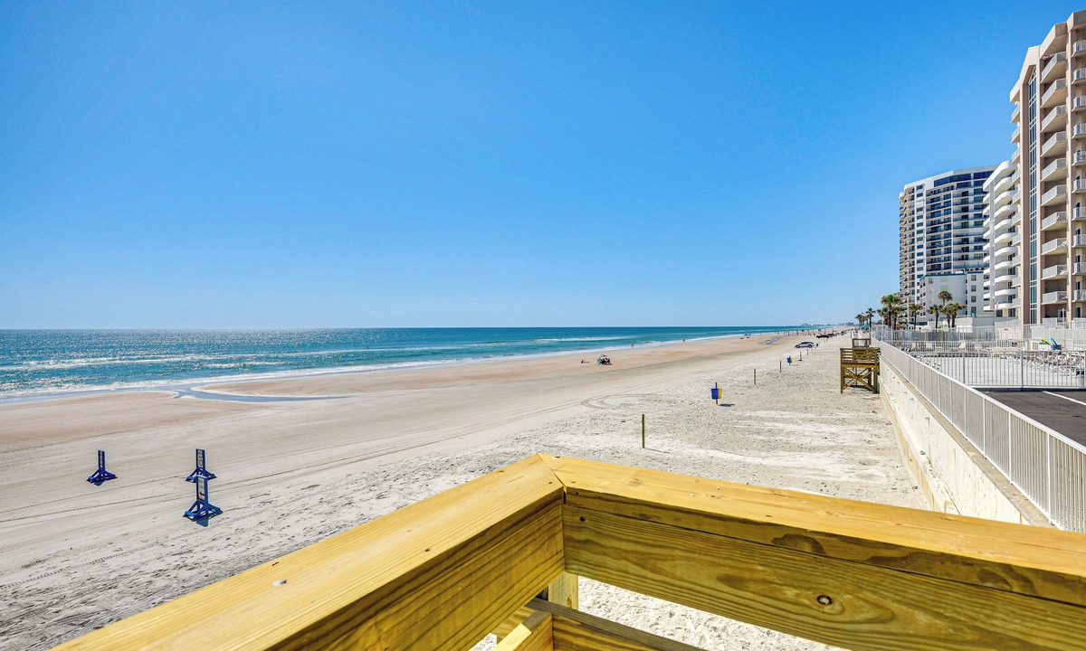 Little Venice Condo | Daytona Beach Condo, Walk to Wilbur Beach!