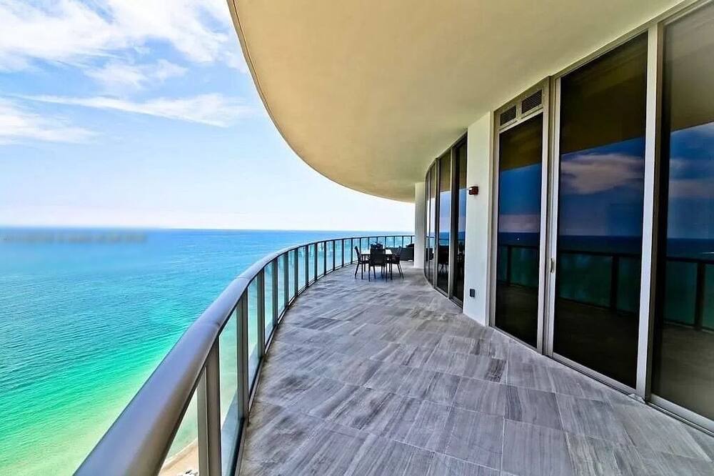 Surfside Apartment | Oceanfront Luxury Penthouse Bal in Harbour - 3 Bedrooms