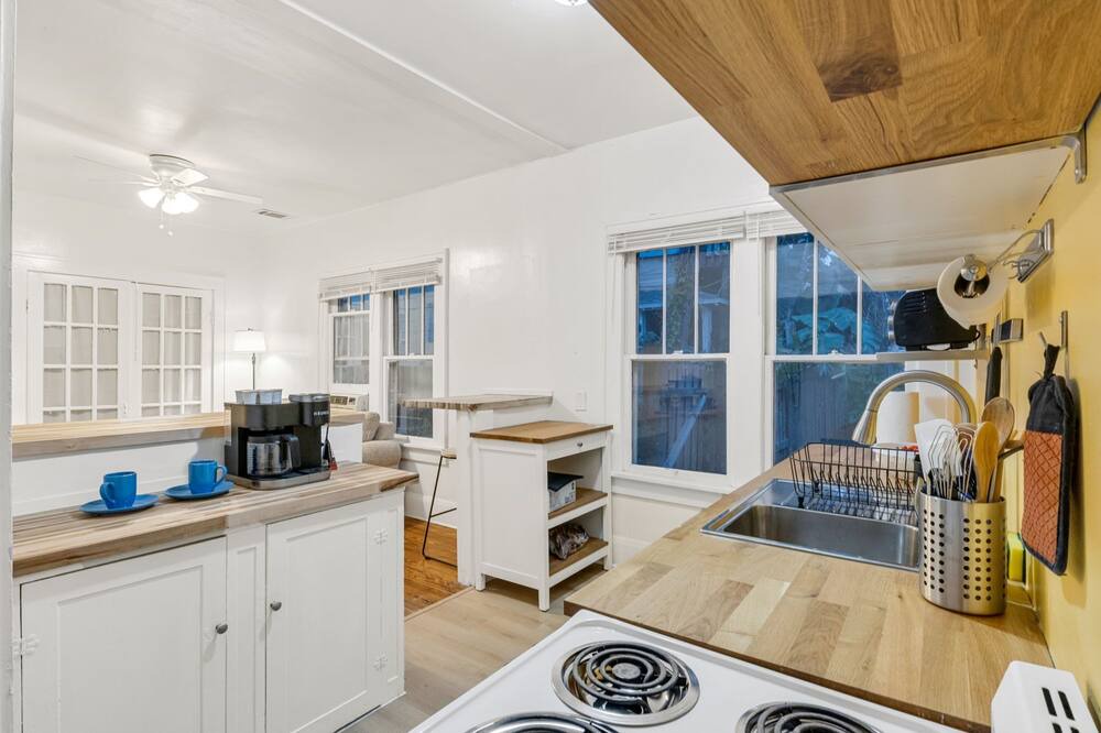 Historic Uptown Apartment | Round Lake Retreat