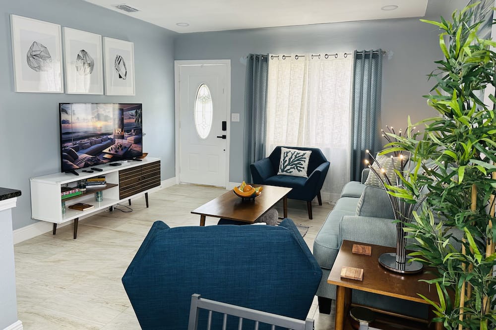 Disston Heights House | The Blue Oasis w/private pool. Pet-Friendly!