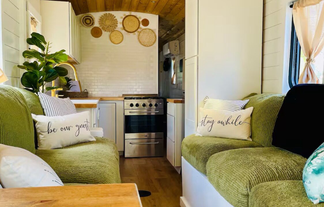 Titusville House | Tiny Home School Bus with 1 bedroom and WiFi, AC in charming Titusville