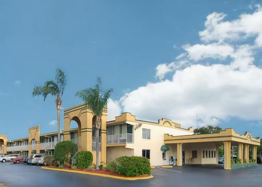 Photo of Buildings in Bayshore Gardens