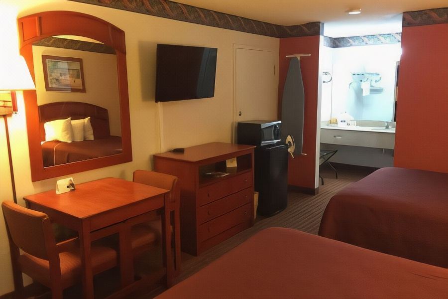 Photo of Livingroom in Midway