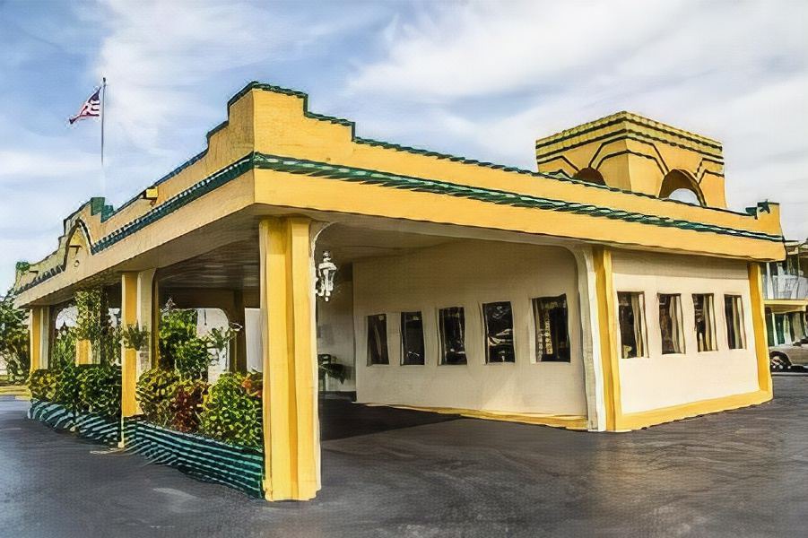 Photo of Buildings in Bayshore Gardens