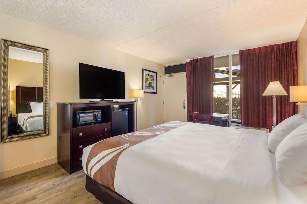 Photo of Bedroom in Bayshore Gardens