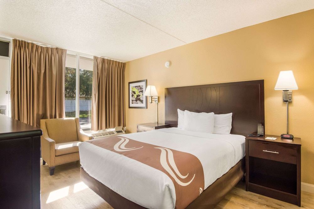 Photo of Bedroom in Bayshore Gardens