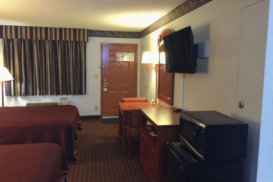 Photo of Livingroom in Midway