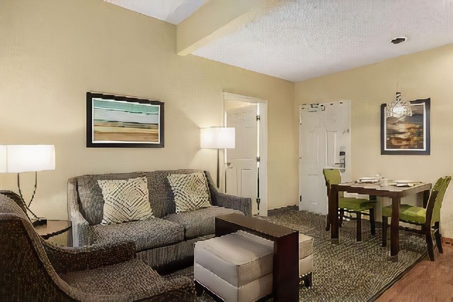 Photo of Livingroom in Feather Sound