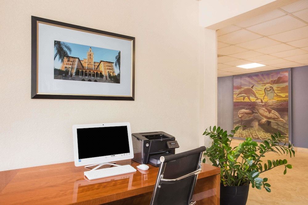 Photo of Livingroom in Ludlam