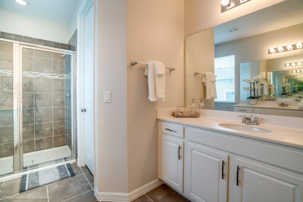Photo of Bathroom in Bay Lake