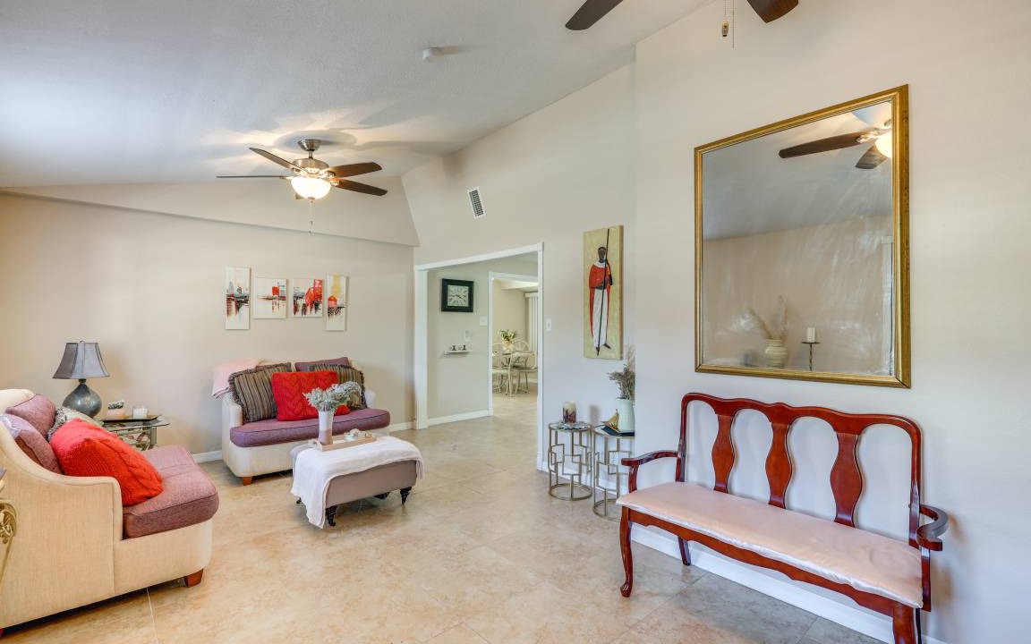 Photo of Livingroom in Northside