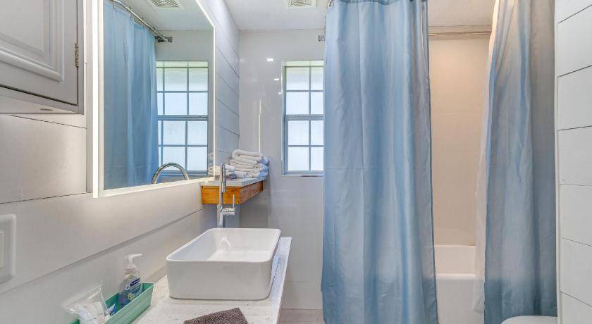 Photo of Bathroom in East Hill