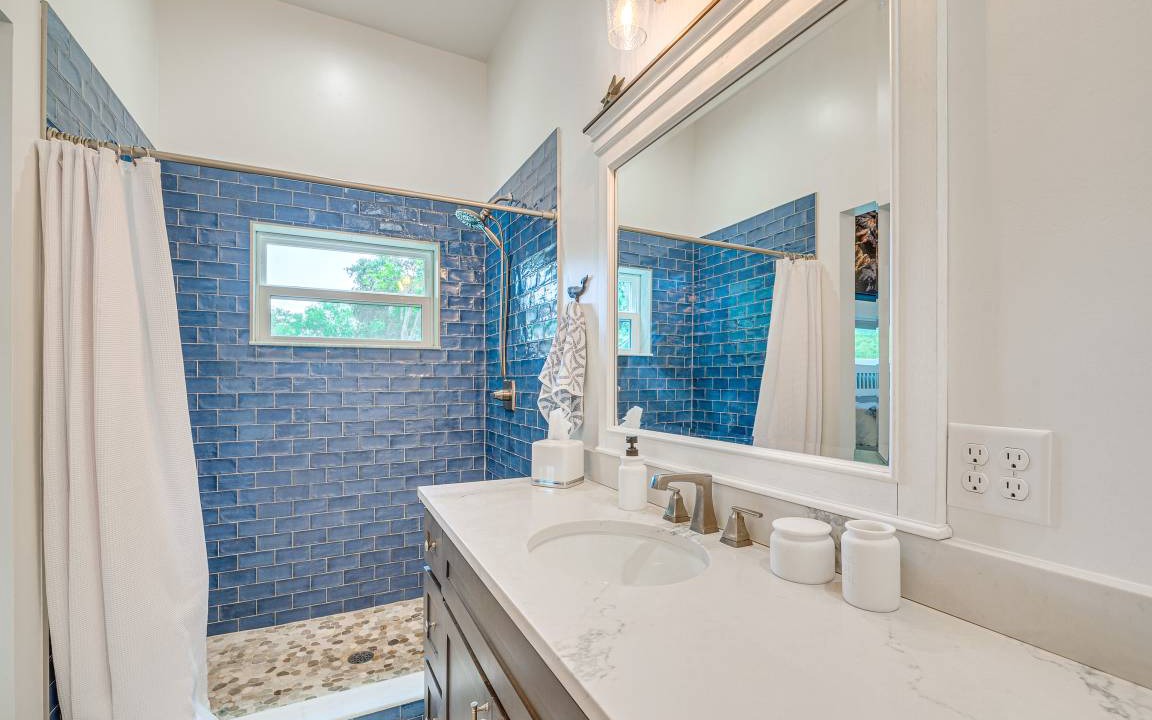 Photo of Bathroom in Yankeetown