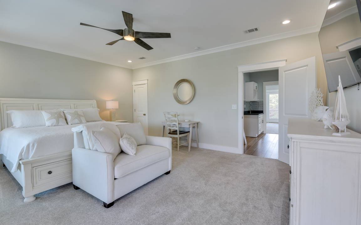 Photo of Others in Avalon Beach Estates