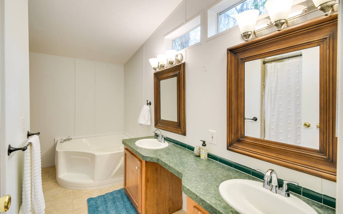 Photo of Bathroom in Doctors Inlet