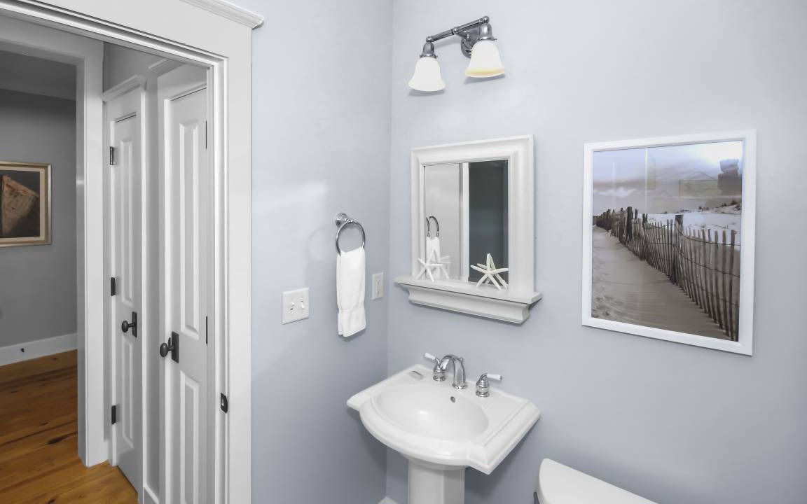 Photo of Bathroom in Beach District