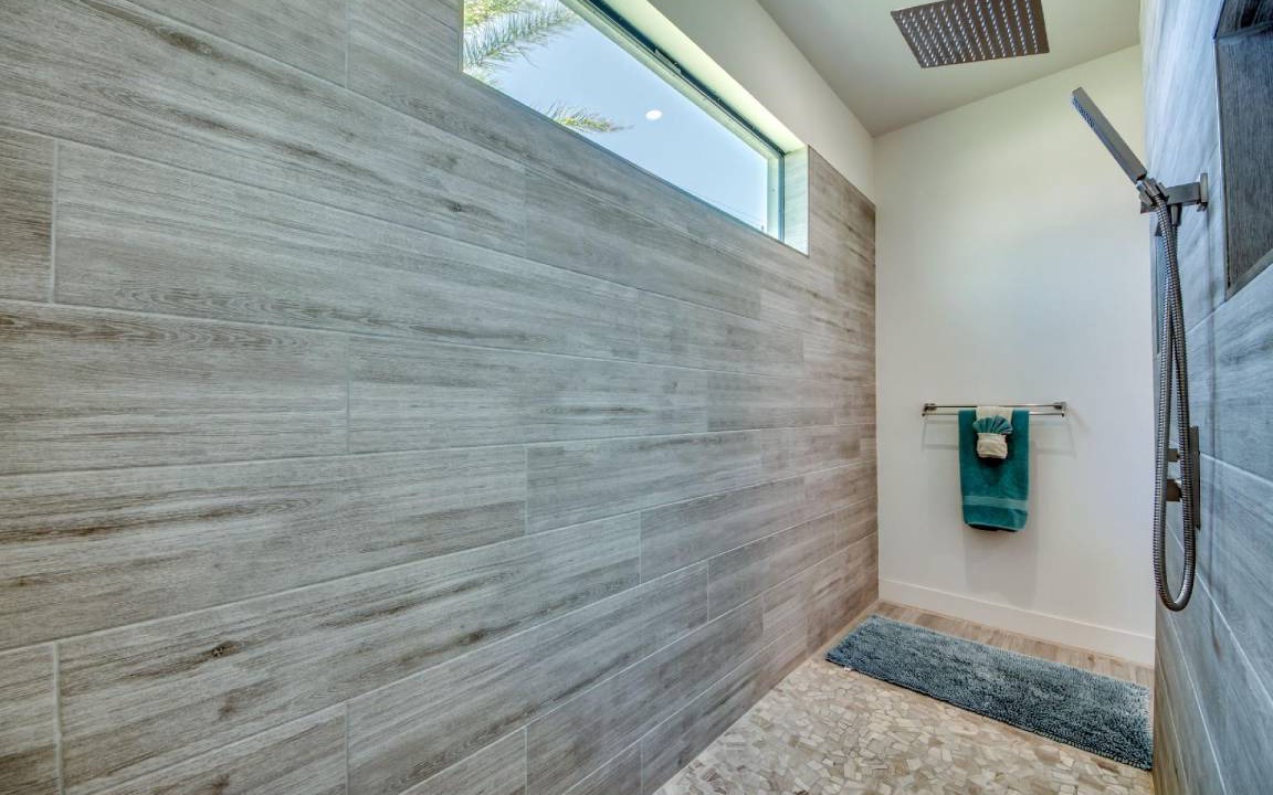 Photo of Bathroom in Pelican