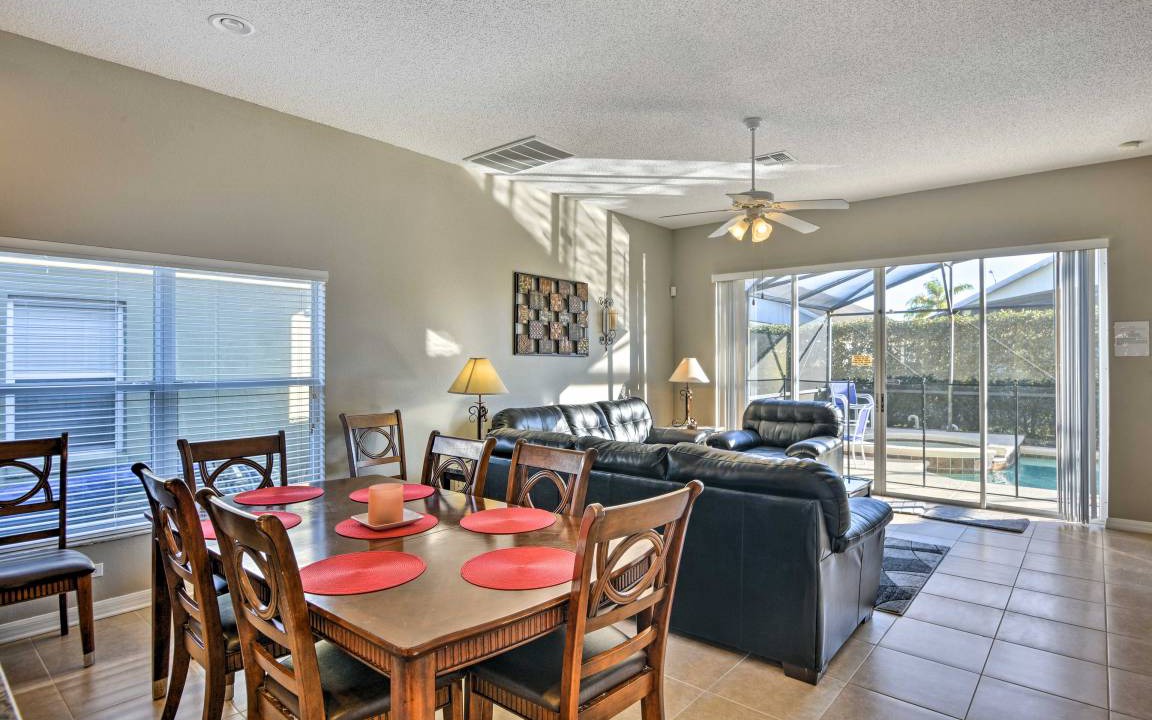 Photo of Livingroom in Four Corners