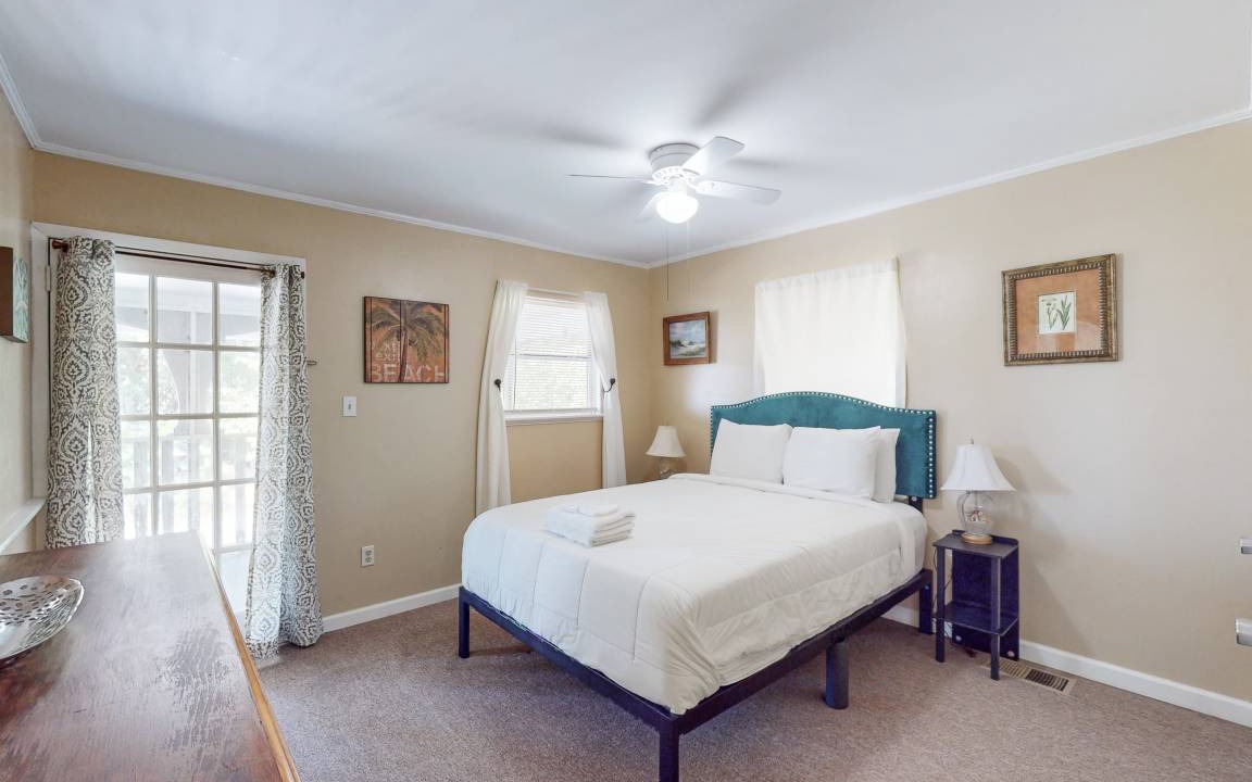 Photo of Bedroom in Eastpoint