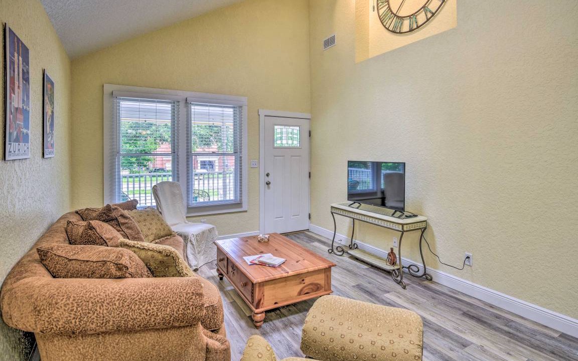 Photo of Livingroom in DeLand