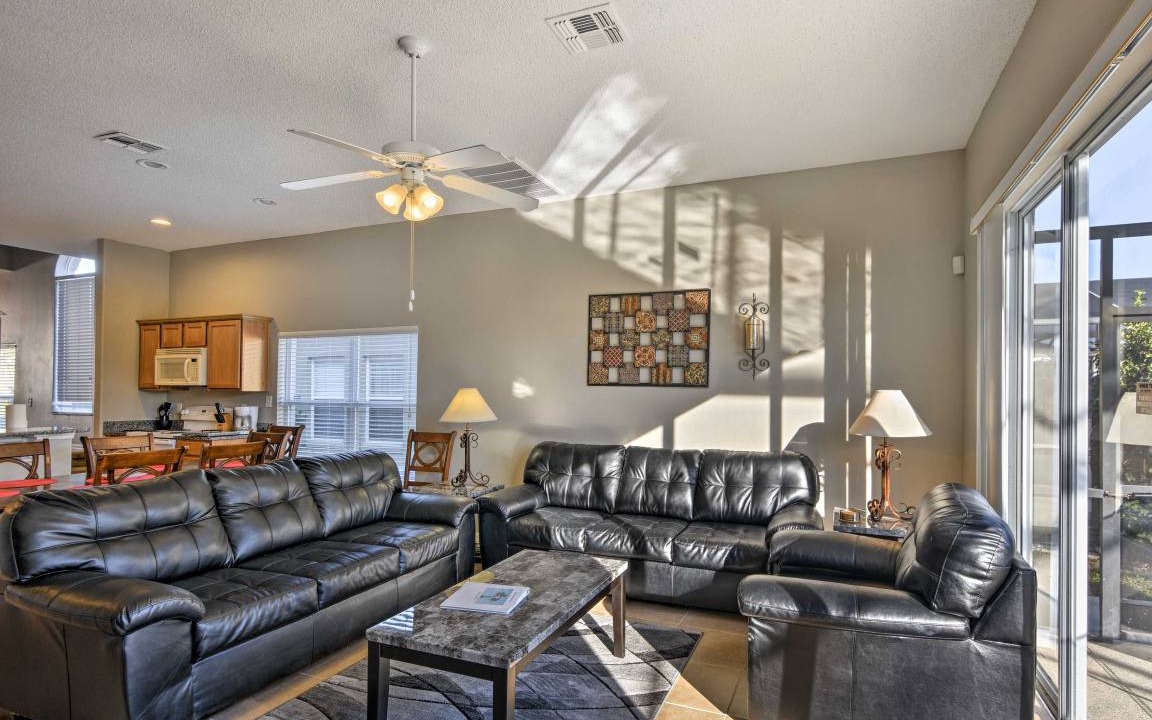 Photo of Livingroom in Four Corners