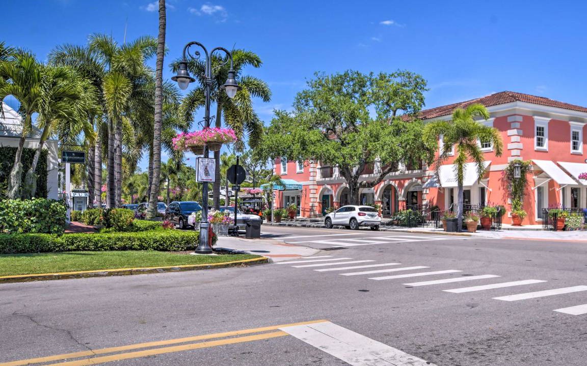 Photo of Others in Old Naples