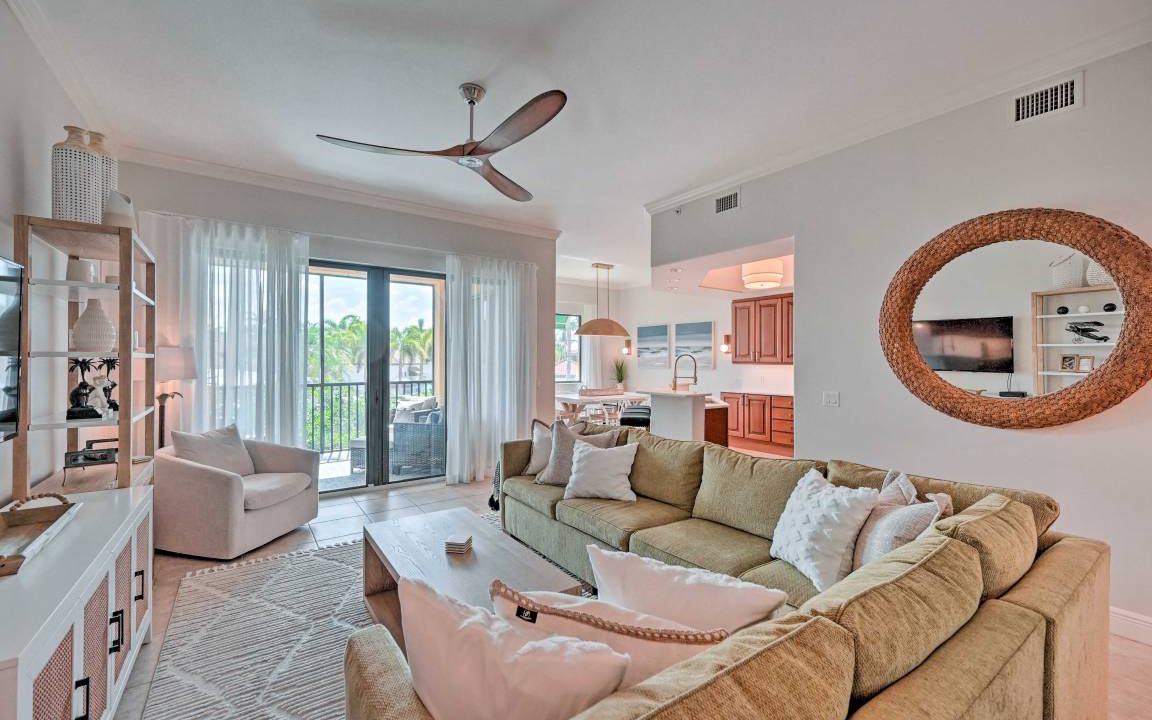 Photo of Livingroom in Royal Harbor