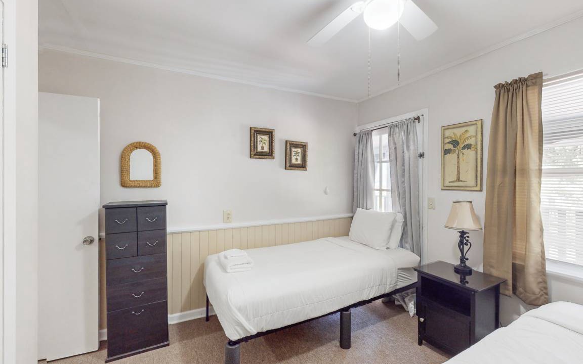 Photo of Bedroom in Eastpoint