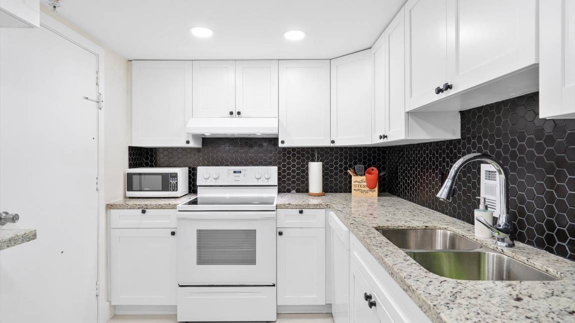 Photo of Kitchen in Hollywood South Central Beach