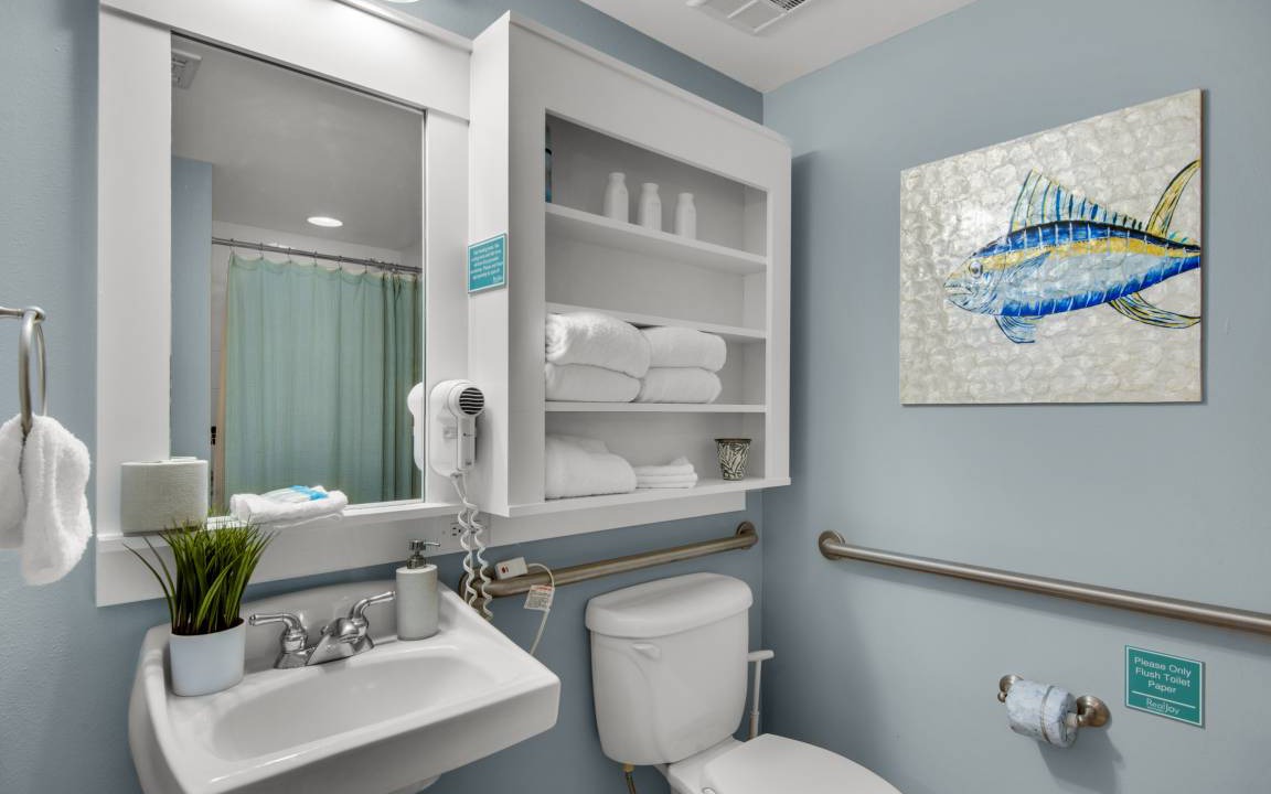Photo of Bathroom in Baytowne Wharf