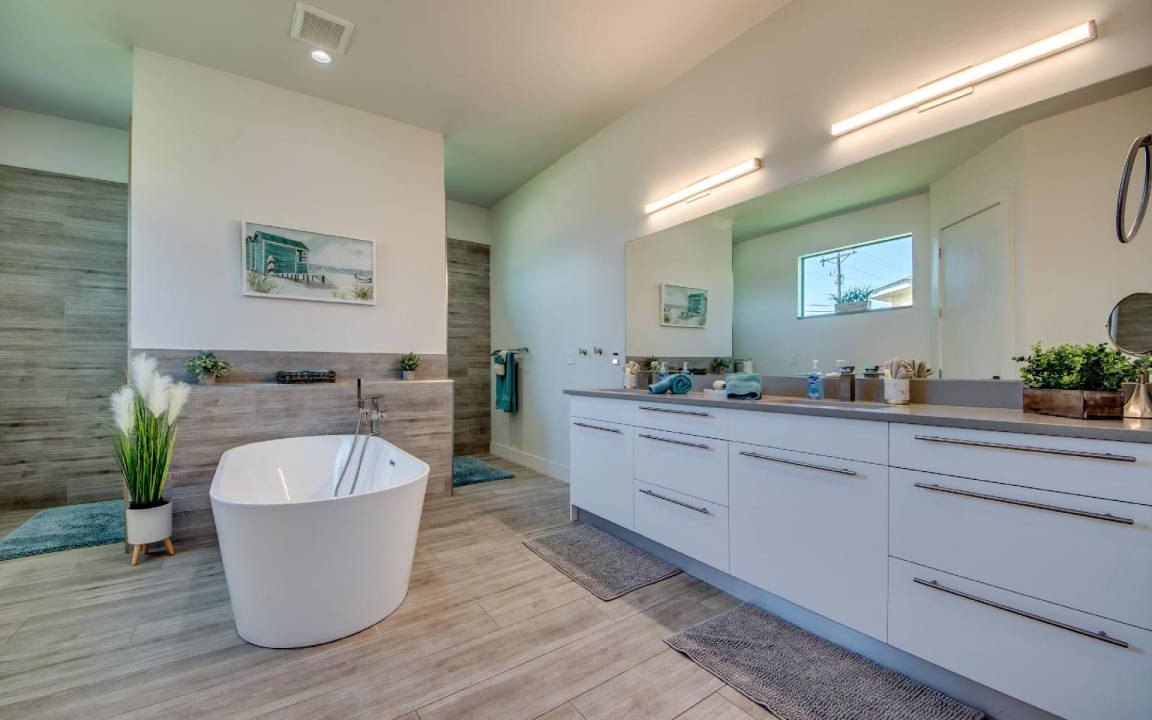Photo of Bathroom in Pelican