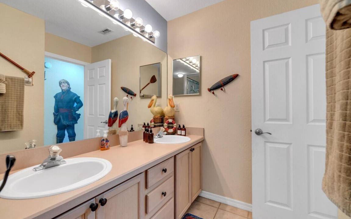 Photo of Bathroom in Bridgewater Crossing