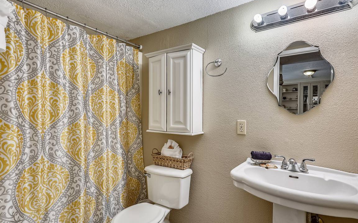 Photo of Bathroom in Holiday Isle