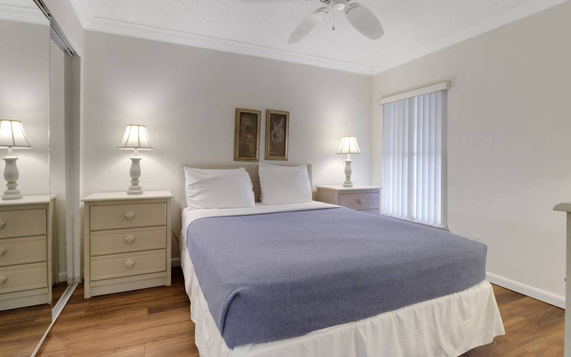 Photo of Bedroom in Mid Island