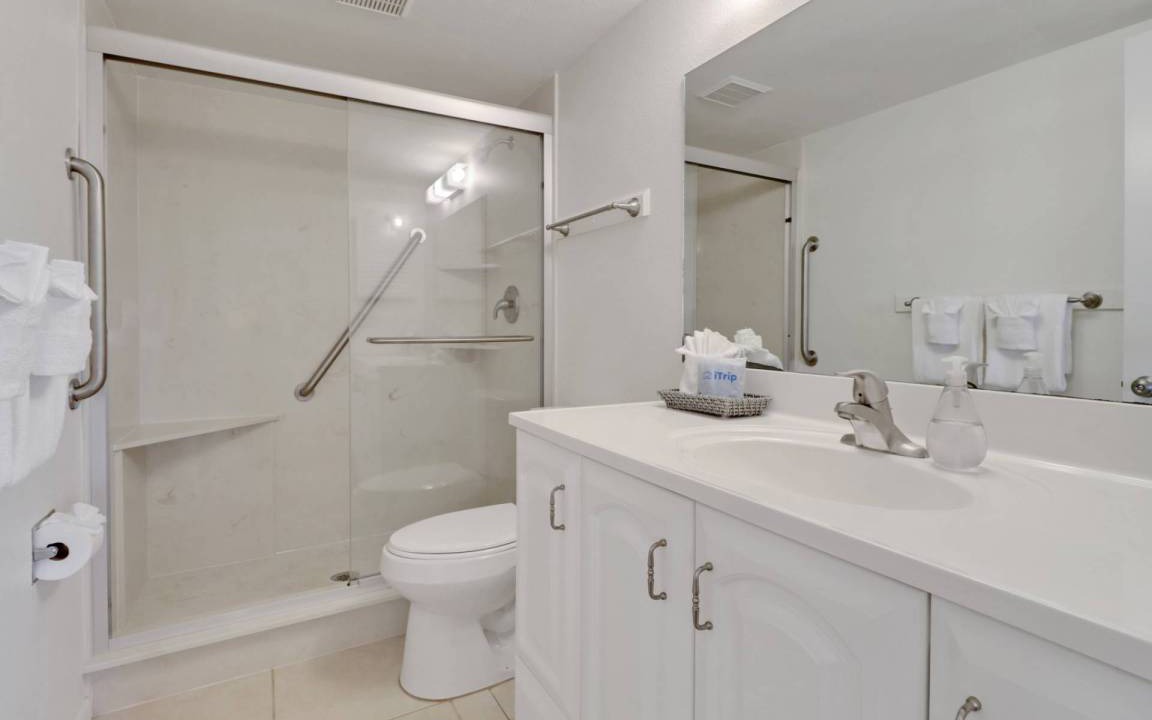 Photo of Bathroom in Mid Island