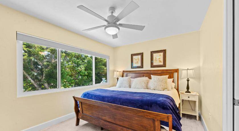 Photo of Bedroom in Laguna Shores