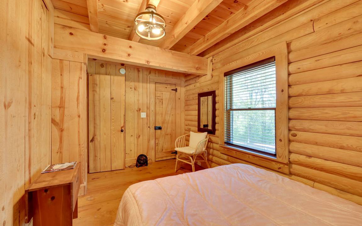 Photo of Bedroom in Hueytown