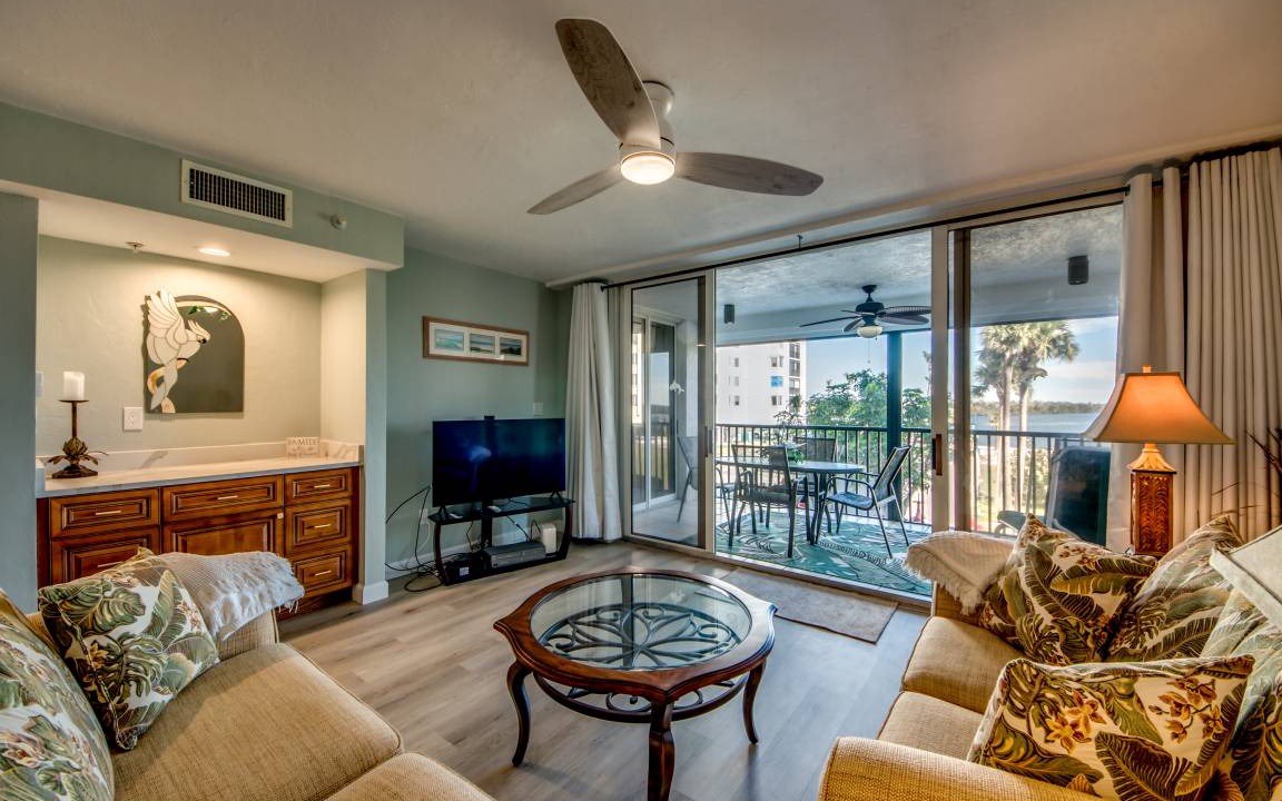 Photo of Livingroom in Mid Island