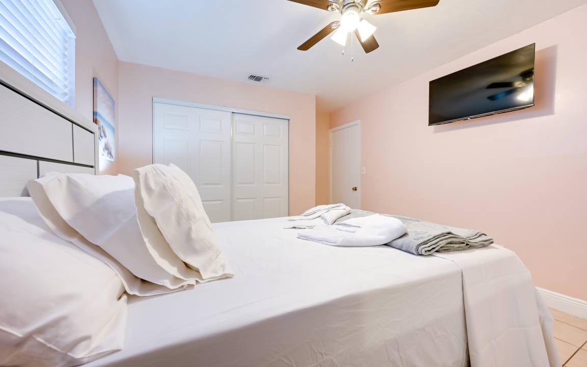 Photo of Bedroom in Bearss Plaza