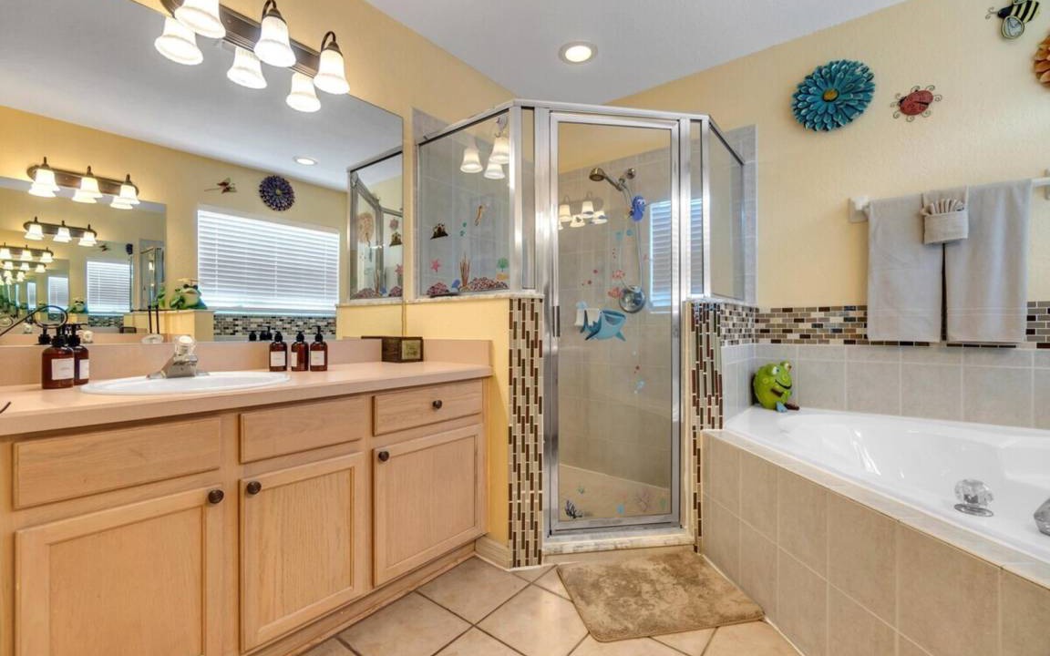 Photo of Bathroom in Bridgewater Crossing