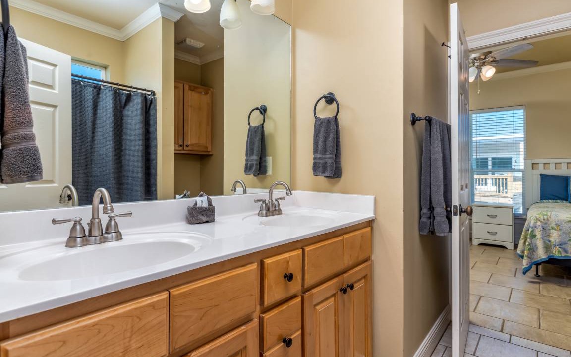 Photo of Bathroom in Dauphin Island