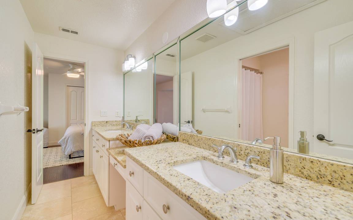 Photo of Bathroom in Candler