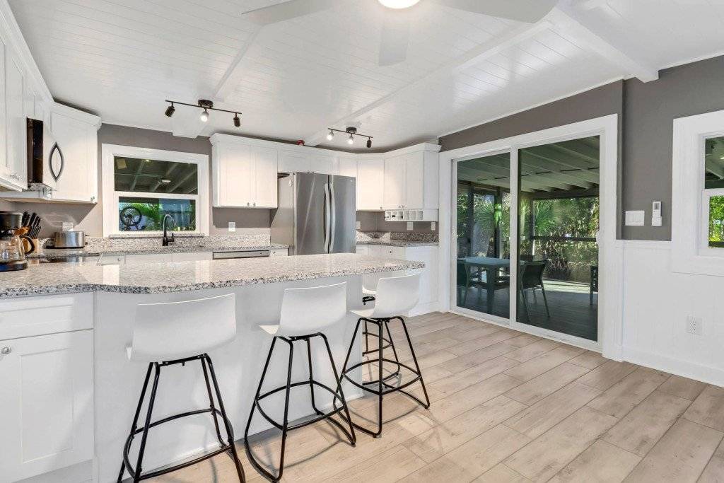 Photo of Kitchen in Mid Island