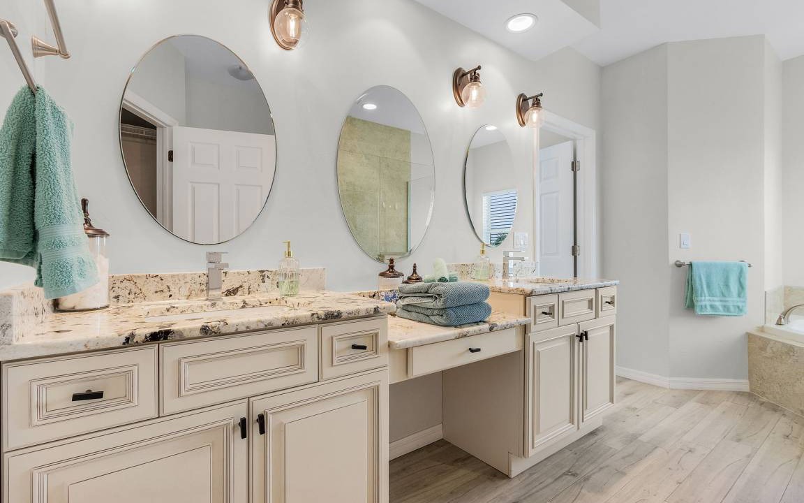 Photo of Bathroom in Broadview Manor