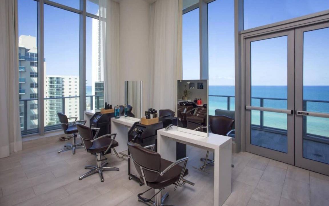 Photo of Livingroom in Hollywood South Central Beach
