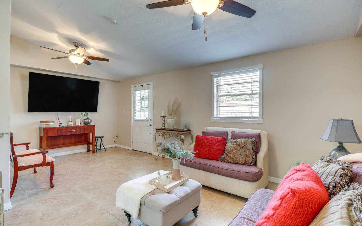 Photo of Livingroom in Northside