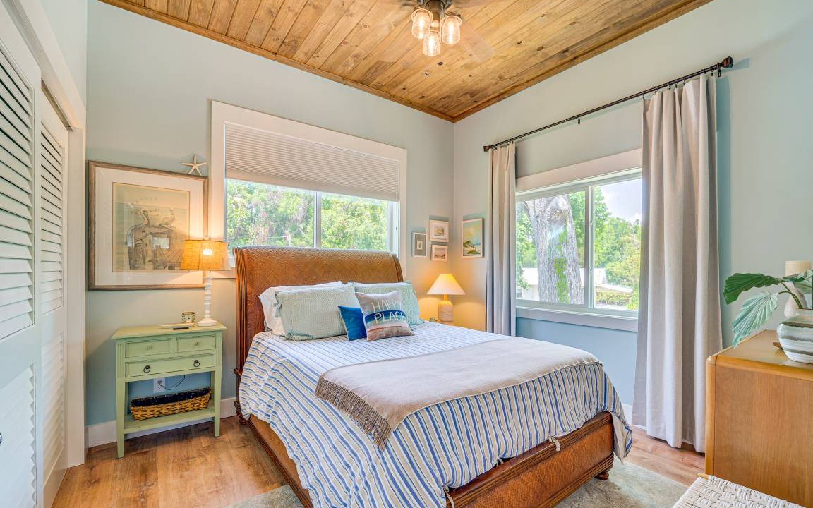 Photo of Bedroom in Yankeetown