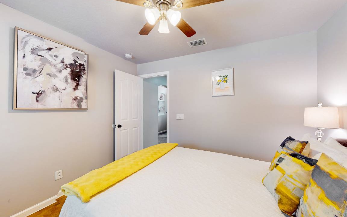 Photo of Bedroom in Lakewood Park